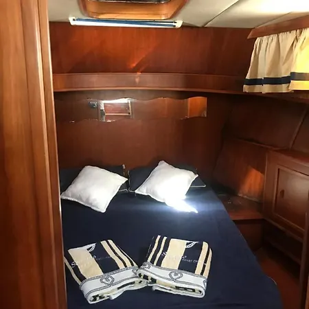船屋 Bed And Boat Capri 马萨鲁布朗斯