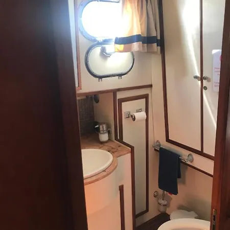 Bed And Boat Capri 船屋 *
