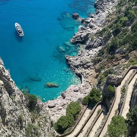 Bed And Boat Capri Båthotell